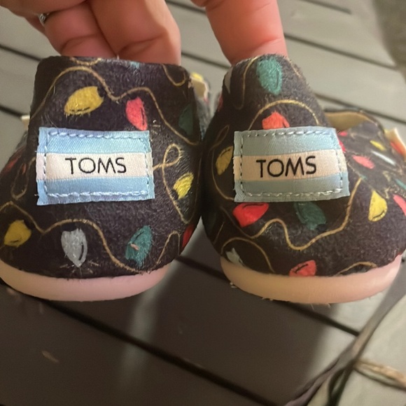 NWOB TOMS  Women’s Tree Lights Holiday Shoes - Picture 3 of 6